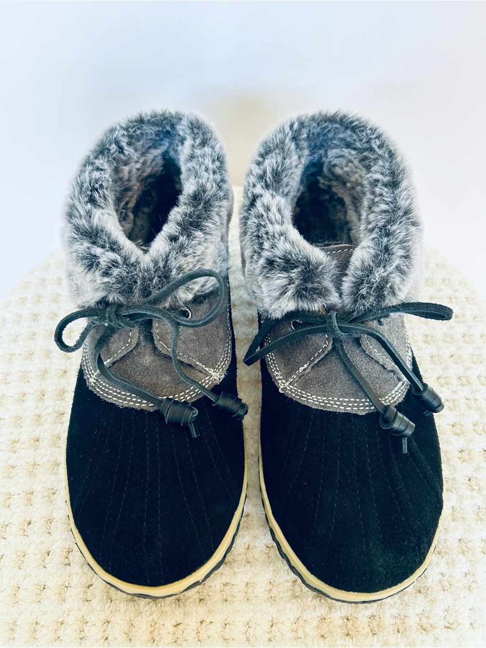 Sperry Top-Sider Black Suede Faux Fur Lined Duck Booties Size 8